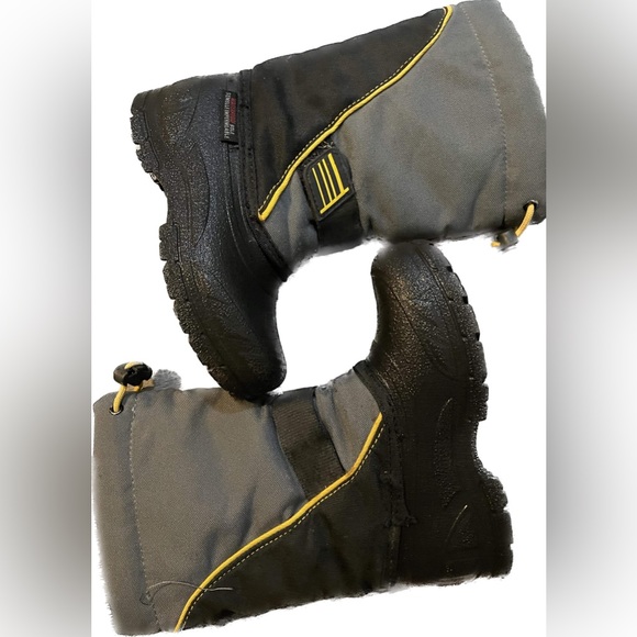 Snow Boots Size 12 - Picture 2 of 2